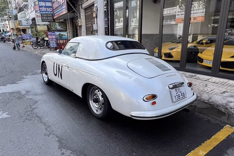 Trong trường hợp phục dựng từ nền xe Porsche 356A Speedster cũ, chi phí làm mới, thay thế linh kiện và hoàn thiện nội thất cũng tiêu tốn hàng tỷ đồng cùng nhiều tháng công phu