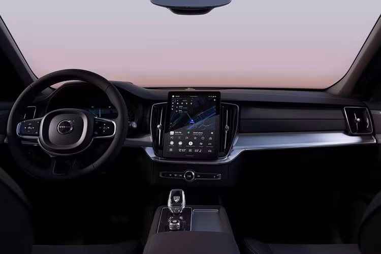 Erik Severinson - Giám đốc Thương mại Volvo Cars, cho biết “Đáp ứng nhu cầu rõ ràng từ khách hàng, Volvo đang mở rộng dòng xe Black Edition, bổ sung thêm XC90. Giờ đây, khách hàng của Volvo có thể sở hữu chiếc Black Edition vượt thời gian và đầy tự tin ở mọi kích cỡ.”