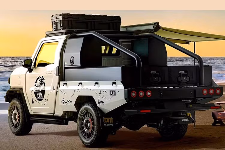 Tại Thái Lan , gói Hilux Champ Super SWB Attractive có giá khởi điểm từ 615.000 Baht (502 triệu đồng). Kỳ lạ thay, mức giá này lại khiến nó trở thành phiên bản đắt nhất trong dòng sản phẩm, vượt qua phiên bản SWB dài hơn một chút có giá khởi điểm là 602.000 (491,4 triệu đồng).