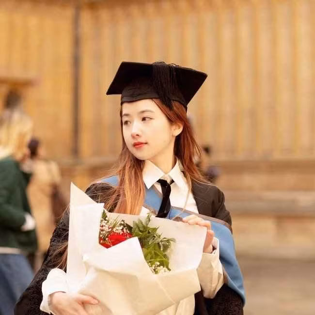 Trong vòng 2 năm, cha mẹ đã lồng ghép toán học vào những trò chơi, bữa ăn và cuộc trò chuyện hàng ngày, giúp Zhu tiếp thu khối lượng kiến thức tương đương 6 năm phổ thông.