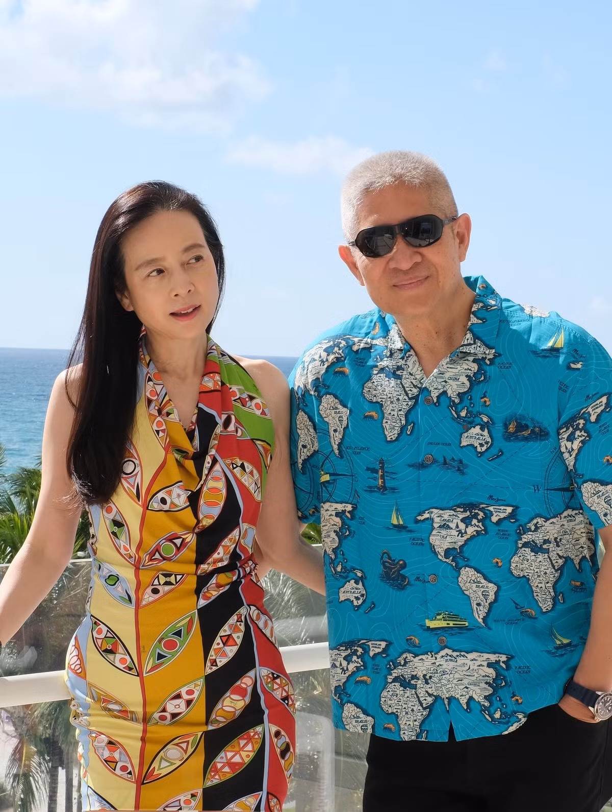 Trong buổi sáng sinh nhật, Madam Pang – Chủ tịch LĐBĐ Thái Lan bất ngờ mang một bó hoa rực rỡ cùng chiếc bánh kem xinh xắn về phòng để tạo niềm vui cho ông xã.