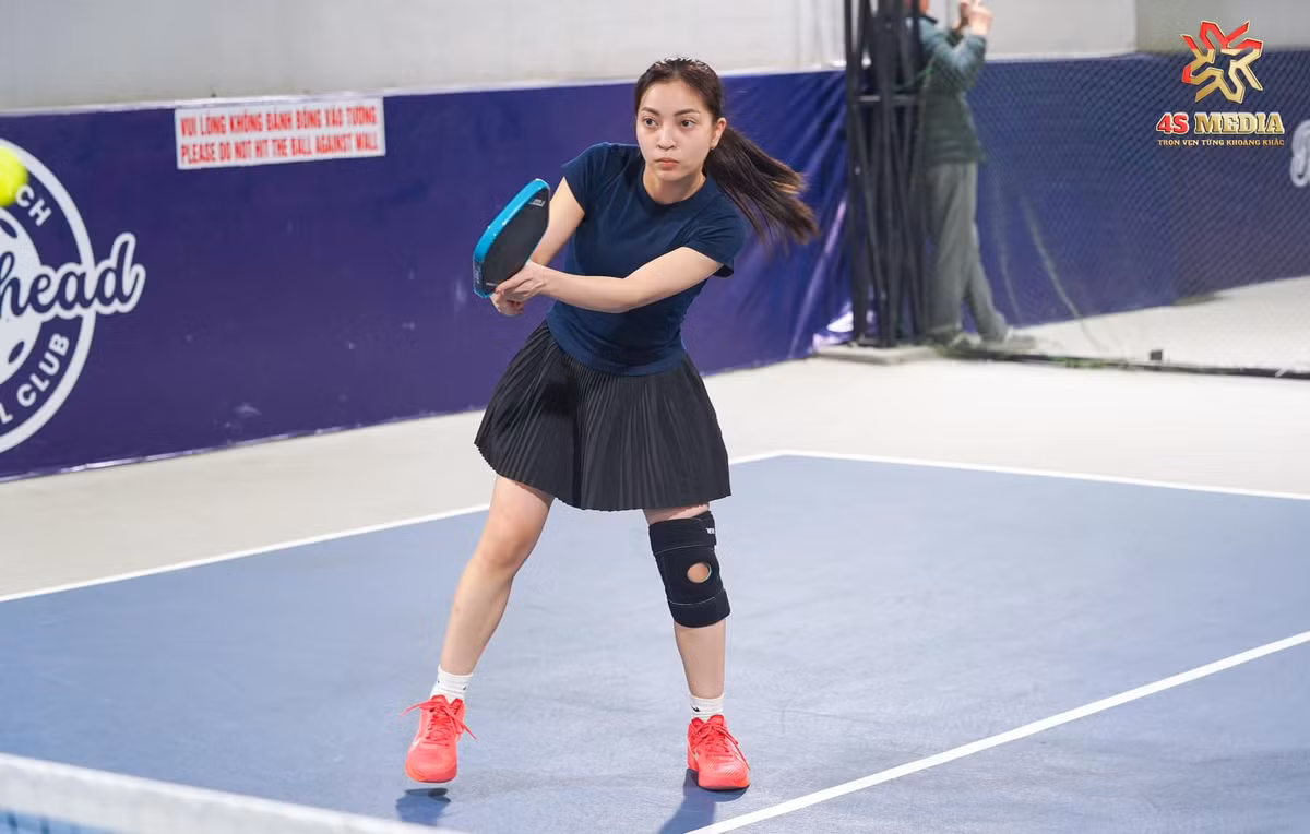 Vẻ đẹp tự nhiên, khỏe khoắn, gắn liền với đam mê và năng lượng tích cực luôn có một sức hấp dẫn riêng và Nhật Lê là một điển hình như vậy.