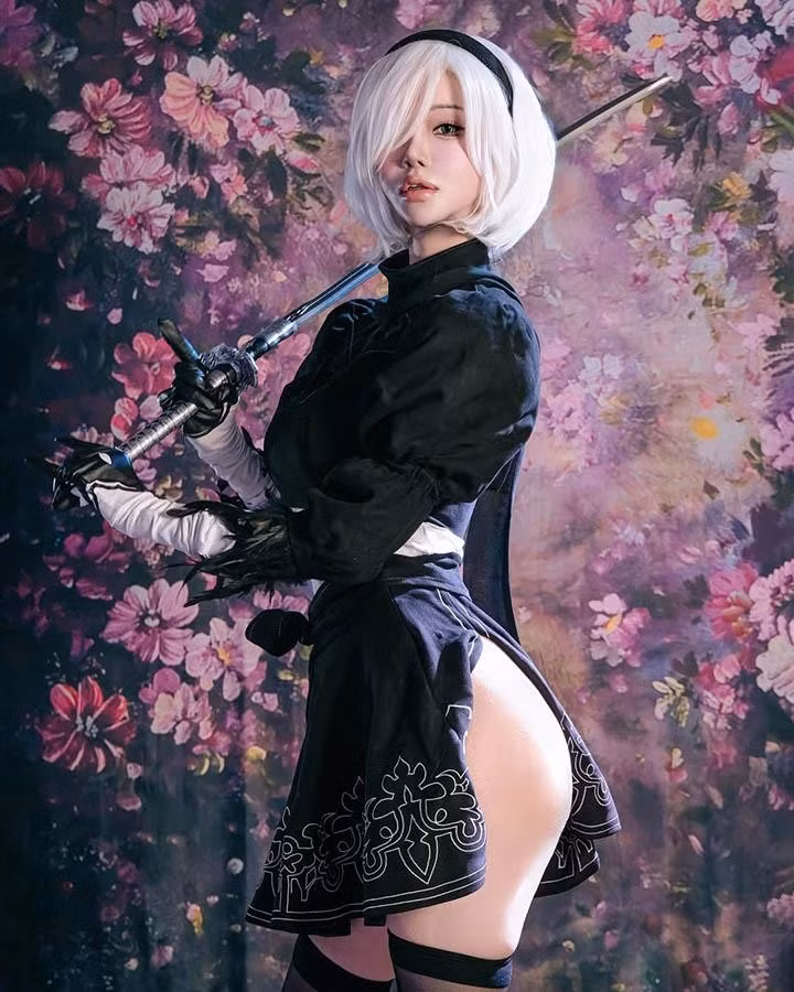 Khi lấn sân sang lĩnh vực Cosplay, Min Hanna không chỉ đơn thuần là hóa thân vào nhân vật; cô "thổi hồn" vào đó bằng một phong cách thời trang quyến rũ đến nghẹt thở.