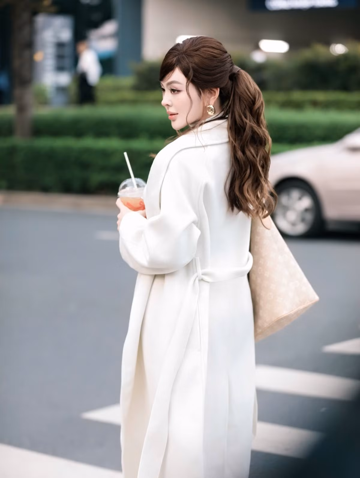 Tuy nhiên, bên cạnh sự nổi tiếng, Trang Nemo cũng vướng vào không ít lùm xùm. Đáng chú ý nhất là vụ xô xát xảy ra tại cửa hàng liên quan đến mâu thuẫn trong kinh doanh online, khiến cô bị kết án 9 tháng tù về tội “Gây rối trật tự công cộng”. Vụ việc từng thu hút sự quan tâm lớn của dư luận và trở thành tâm điểm bàn tán trên mạng xã hội. Sau thời gian chấp hành án, Trang Nemo đã mãn hạn tù và được thả vào tháng 9/2024.