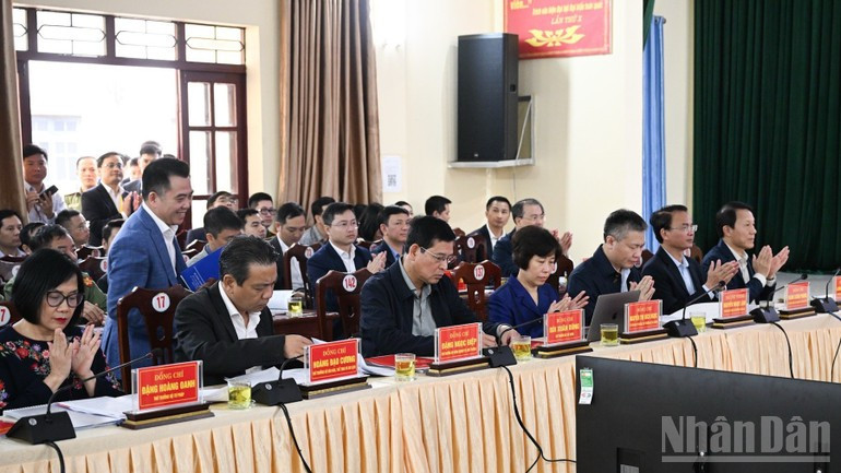 Đại diện lãnh đạo các bộ, ngành Trung ương tham dự cuộc làm việc. (Ảnh: Trần Hải)