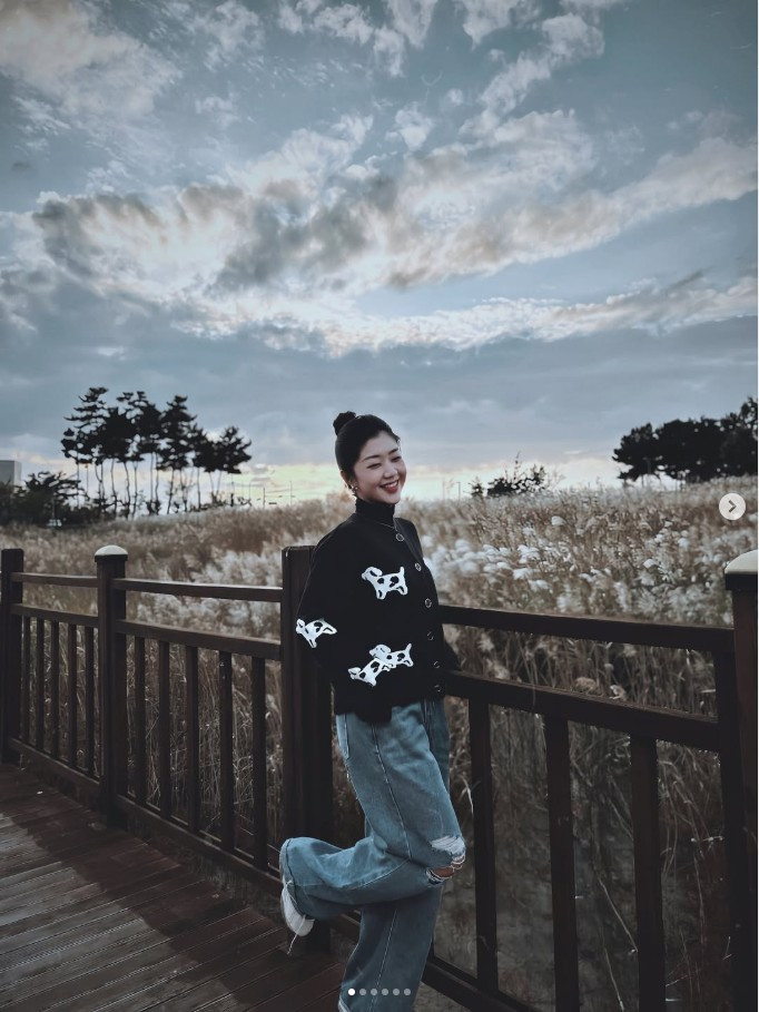 Cuộc sống của nữ tiếp viên trưởng khá kín tiếng, không phô trương nhưng lại truyền cảm hứng tích cực. Trên mạng xã hội, cô thường chia sẻ những khoảnh khắc đời thường nhẹ nhàng, bí quyết chăm sóc bản thân, giữ gìn sức khỏe, làn da cũng như câu chuyện nghề tiếp viên. Chính sự chân thành và tinh tế trong cách chia sẻ đã giúp Nam Phương nhận được nhiều thiện cảm từ người theo dõi.