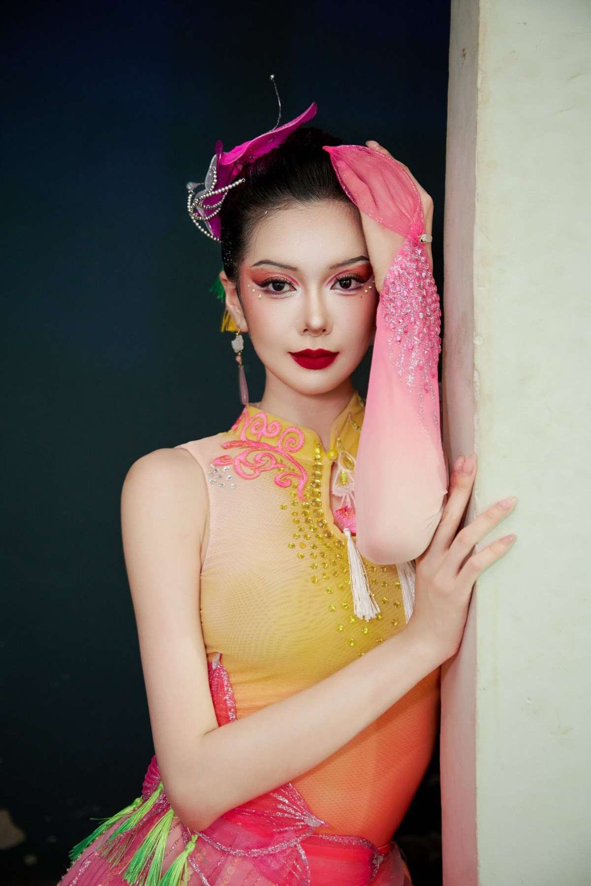 Yên Đan thường xuyên chia sẻ những khoảnh khắc đời thường, du lịch và các bộ ảnh mang màu sắc văn hóa – nghệ thuật, tạo dấu ấn riêng giữa “rừng” hot girl hiện nay.