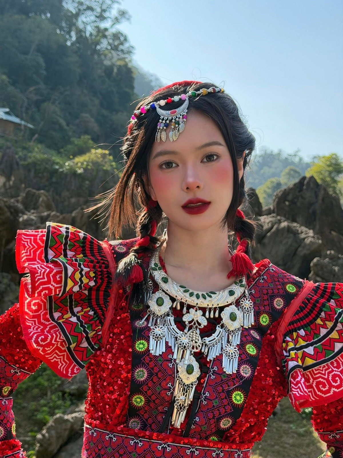 Nhiều khán giả nhận xét, loạt ảnh của Yên Đan không chỉ mang giá trị thẩm mỹ mà còn góp phần lan tỏa hình ảnh đẹp về Tết cổ truyền của đồng bào H’Mông.