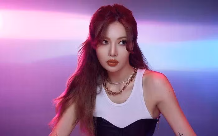 Nhiều khán giả để lại bình luận bày tỏ sự quan tâm tới nữ ca sĩ: “Chân của bạn bị sao vậy? Hãy chăm sóc bản thân thật tốt”, “Chị ơi, cân nặng bao nhiêu em cũng yêu chị, chỉ cần chị khỏe mạnh và hạnh phúc”, “Ngày ấy xinh lắm, giờ vẫn xinh!”.