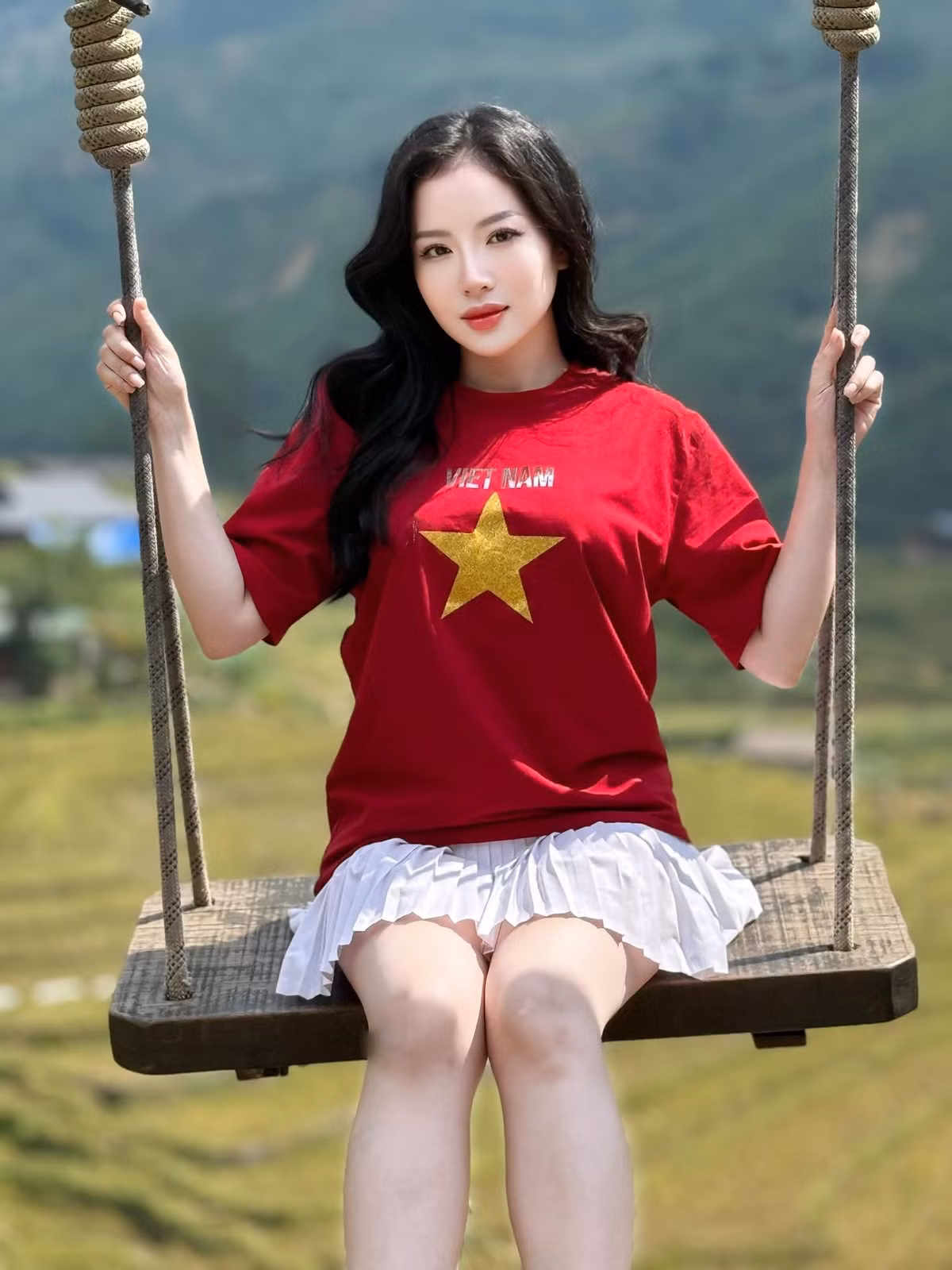 Vừa có cơ hội diện đồ đẹp, vừa cải thiện sức khỏe, nên Loan càng càng trân trọng từng phút giây luyện tập. Theo nữ y tá xinh đẹp cho biết, chỉ cần mỗi ngày bỏ ra 30 phút đến 1 giờ tập luyện bất kỳ môn thể thao nào, bạn đã chiến thắng được bản thân mình.