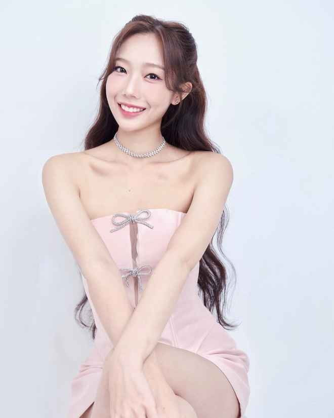 Trước khi "lột xác" với diện mạo mềm mại, nữ tính như hiện tại, Yuna Vũ từng gắn liền với gương mặt nhỏ nhưng có phần sắc lạnh và góc cạnh.