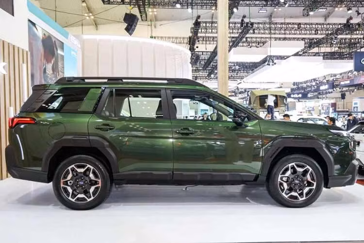Tại thị trường Indonesia, Subaru Outback mới có giá từ 1,025 triệu Rupiah (khoảng 1,537 tỷ đồng). Bỏ ra số tiền này, khách hàng Indonesia sẽ nhận về mẫu SUV có kích thước dài x rộng x cao lần lượt 4.880 x 1.880 x 1.715 mm và chiều dài cơ sở 2.745 mm.
