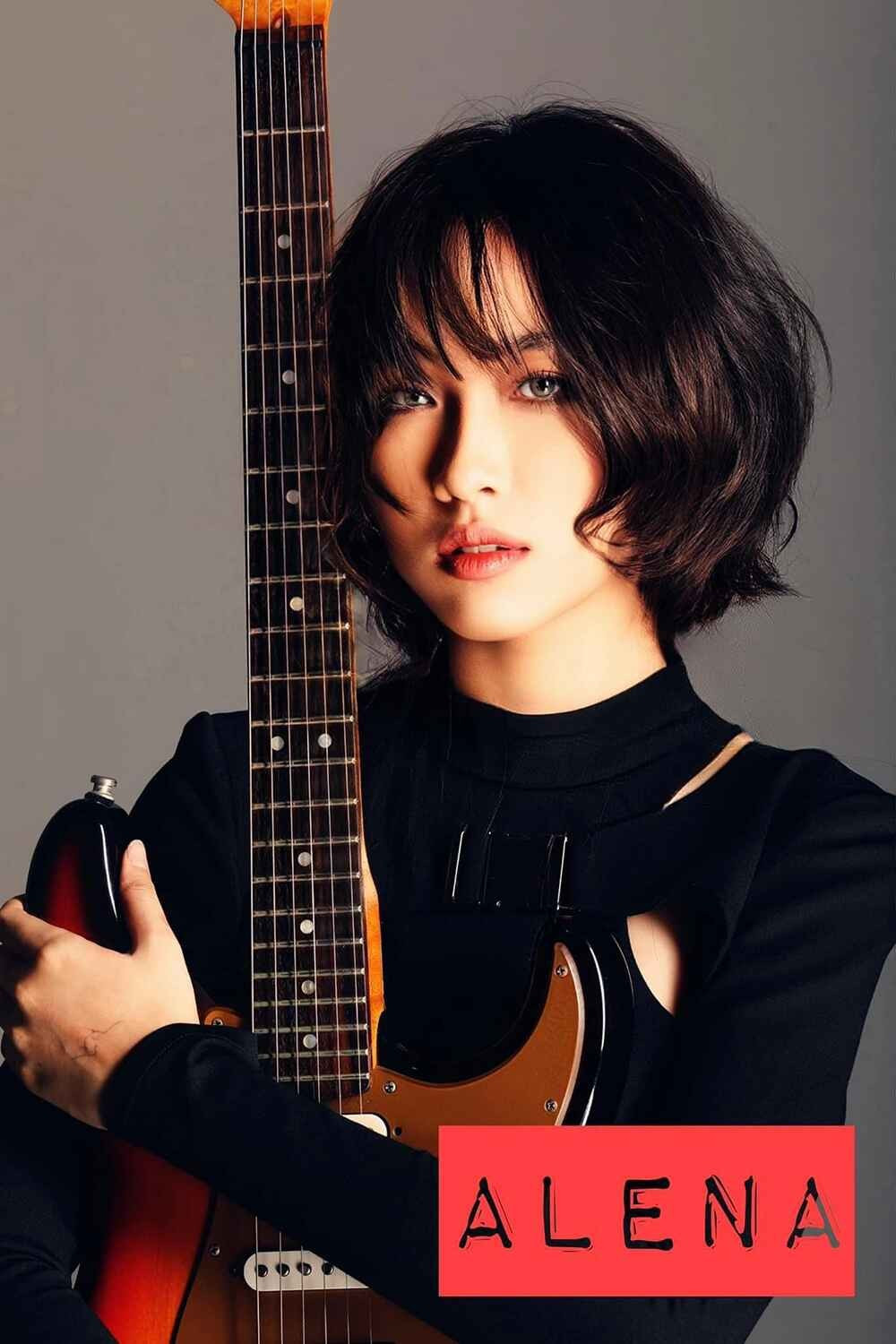 Ngày 12/8, Alena cũng vừa đón nhận tin vui khi đỗ vào Nhạc viện TP.HCM, chuyên ngành Lý luận – Sáng tác – Chỉ.