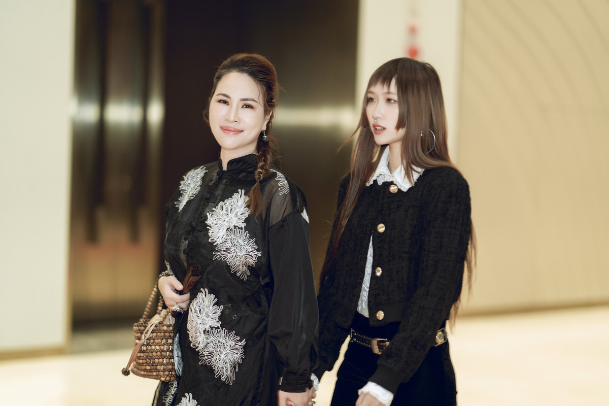 Danh ca Jimmii Nguyễn cũng từng tâm sự rằng, con gái thừa hưởng niềm đam mê nghệ thuật từ nhỏ, có khả năng chơi nhiều nhạc cụ.