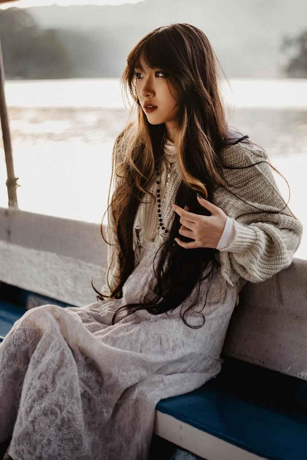 Ca sĩ Ngọc Phạm (mẹ của Alena) tự hào chia sẻ trên Dân Việt: “Tôi rất vui vì dù được nuông chiều và sống trong điều kiện đầy đủ, con vẫn không ỷ lại hay đua đòi. Alena sống khiêm tốn, lễ phép và luôn nỗ lực học hỏi để phát triển bản thân".