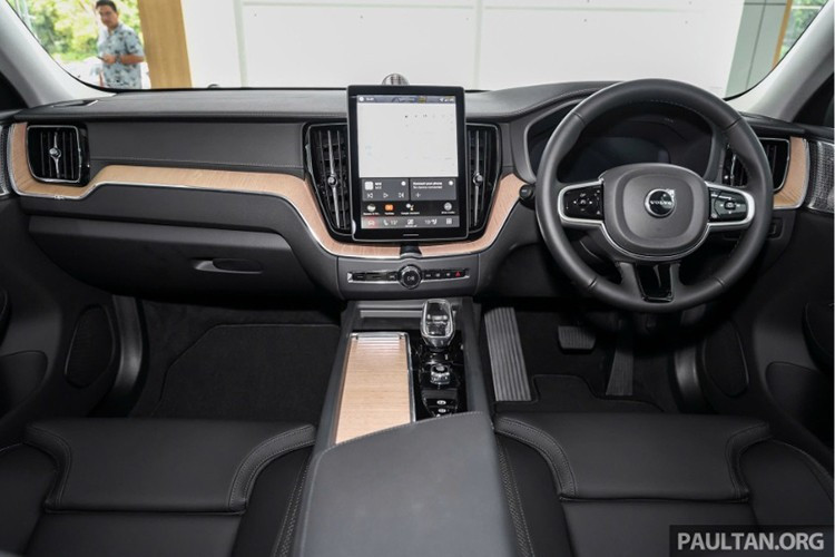 Không gian bên trong cũng được cải tiến đáng kể. Xe sở hữu màn hình trung tâm cảm ứng kích thước 11,2 inch thay thế loại 9 inch trước đây, chạy trên nền tảng Qualcomm Snapdragon Cockpit Platform – một trong những chip xử lý ô tô mạnh nhất hiện nay.