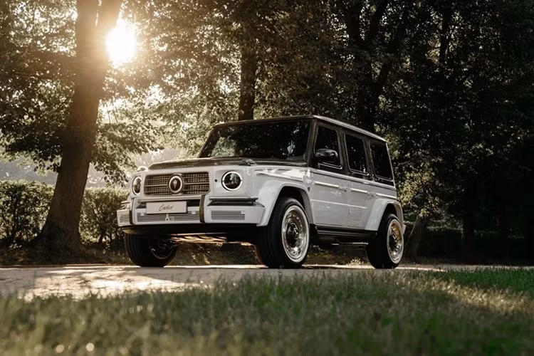 Mercedes-AMG G63 Himalaya mới là chiếc thứ bảy và cũng là mẫu nổi bật nhất trong bộ sưu tập SUV siêu sang gồm Rolls-Royce Cullinan, Lamborghini Urus, Aston Martin DBX, Range Rover Vogue, Ferrari Purosangue, Bentley Bentayga. Mỗi chiếc đều được chế tác thủ công với thiết kế riêng biệt, mang tinh thần cổ điển và xa hoa.