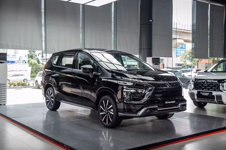 2. Mitsubishi Xpander: 1.792 xe ﻿Sau hai tháng liên tiếp sụt giảm, doanh số Mitsubishi Xpander đã có sự cải thiện. Hãng xe Nhật Bản đã bán được 1.792 xe Xpander trong tháng 9/2025, tăng 886 xe so với tháng 8.2025. Như vậy. Kết quả này một phần đến từ ưu đãi giảm giá để xả hàng mẫu cũ, đồng thời trình làng bản nâng cấp có nhiều thay đổi.