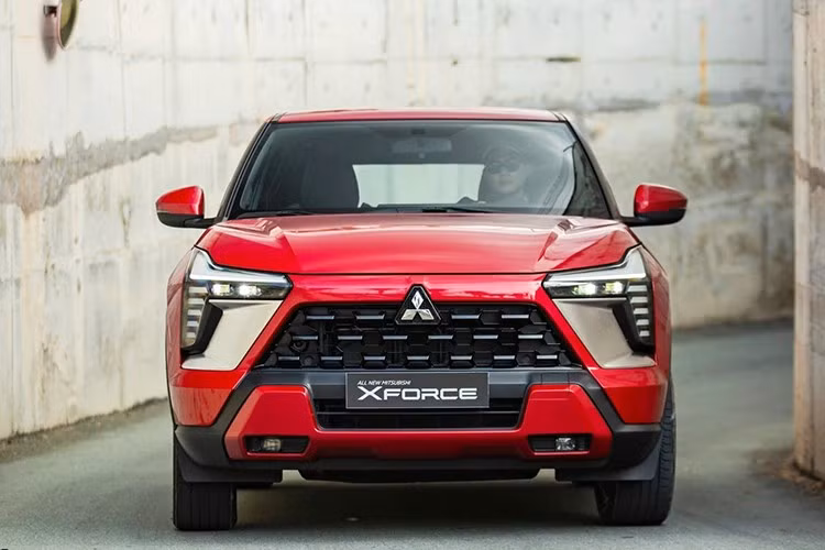 4. Mitsubishi Xforce: 1.374 xe ﻿Doanh số Mitsubishi Xforce đạt 1.374 xe trong tháng 9 vừa qua, tăng 474 xe so với tháng trước đó. Kết quả này giúp Mitsubishi Xforce tiếp tục góp mặt trong cuộc đua 10 ô tô dùng động cơ xăng, dầu bán chạy nhất tháng 9/2025 tại Việt Nam.