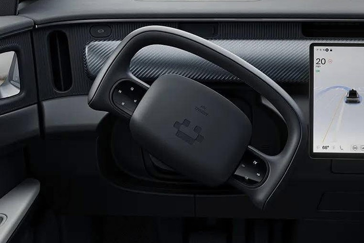 Daily Guardian cũng cho rằng việc VinFast tham gia vào dự án Robocar là “bước tiến mới trong hành trình của hãng, từ hãng xe tiên phong tại Việt Nam trở thành đối tác toàn cầu tích cực trong lĩnh vực xe tự hành”.