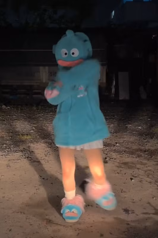 Tuy nhiên, dù danh tính có được hé lộ hay không, điều quan trọng nhất vẫn là những nội dung chất lượng và năng lượng tích cực mà "Cá Hề Biết Nhảy" mang đến. Cô đã tạo ra một không gian giải trí lành mạnh, vui vẻ và sáng tạo, mang lại tiếng cười và niềm vui cho hàng triệu người xem mỗi ngày.