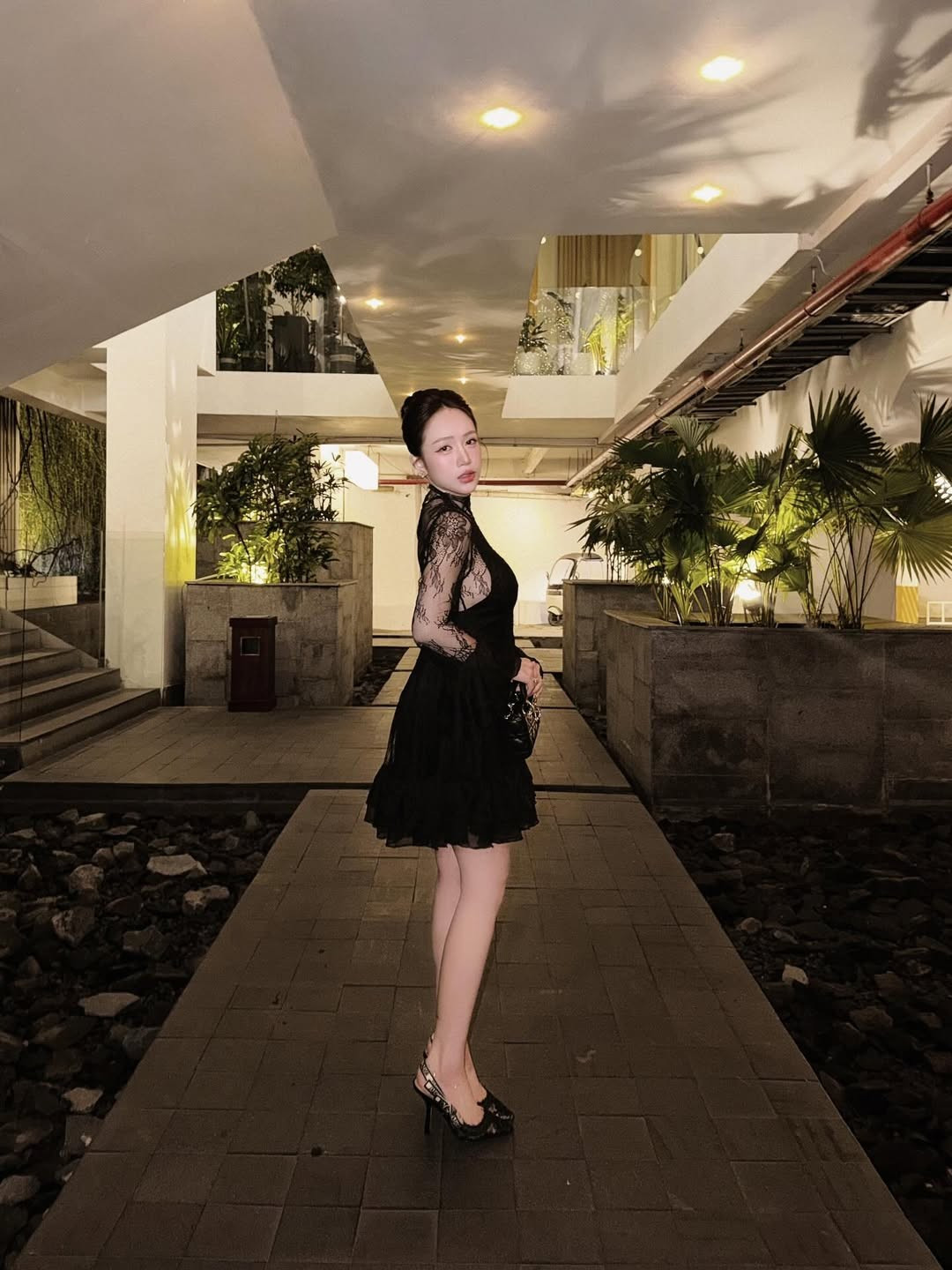 Trên mạng xã hội, Joyce Phạm thường chia sẻ khoảnh khắc gia đình ấm áp xen lẫn những hình ảnh cuộc sống sang chảnh với siêu xe, đồ hiệu và các chuyến nghỉ dưỡng cao cấp.