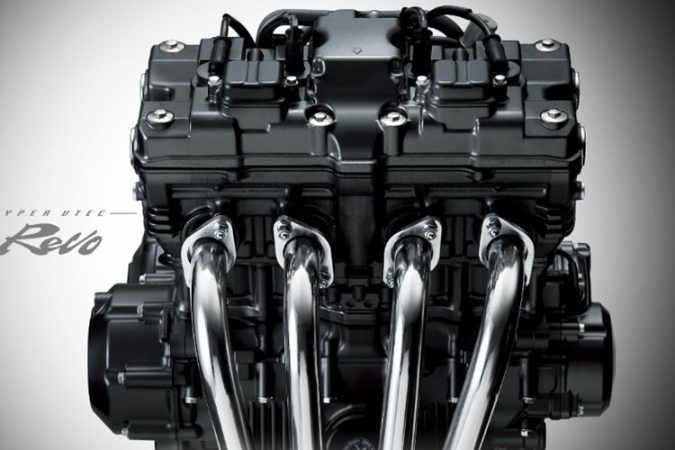 Honda CB400 SF được dự đoán sẽ sử dụng khối động cơ DOHC 4 xi-lanh thẳng hàng, dung tích 399cc, 16 van, cho công suất trên 70 mã lực. Đặc biệt, xe sẽ tích hợp hệ thống E-Clutch, tương tự trên dòng CB650, cho phép sang số mượt mà từ số 1 mà không cần côn, nâng cao trải nghiệm lái đáng kể.