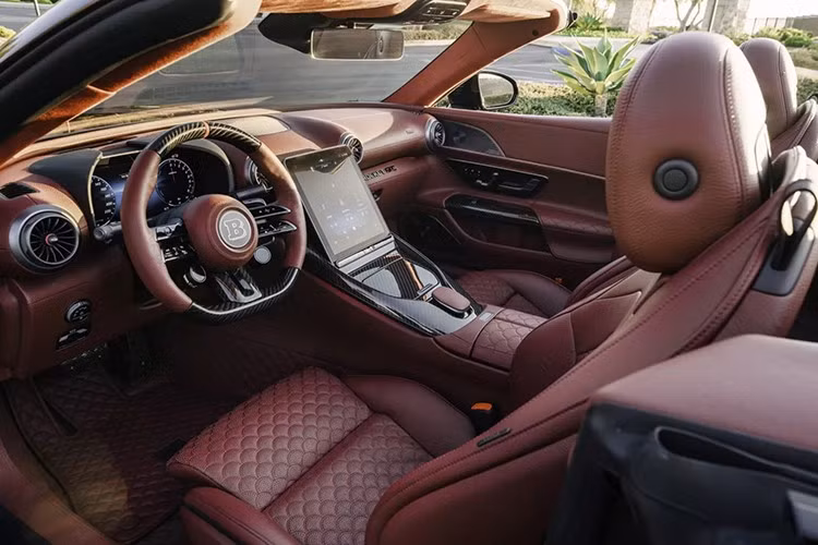 Con số mô-men xoắn khủng khiếp đến mức Brabus phải giới hạn điện tử để bảo vệ các bộ phận kỹ thuật. Theo Brabus, Rocket GTC DEEP RED có thể tăng tốc từ 0-100 km/h trong 2,6 giây và đạt tốc độ tối đa 317 km/h.