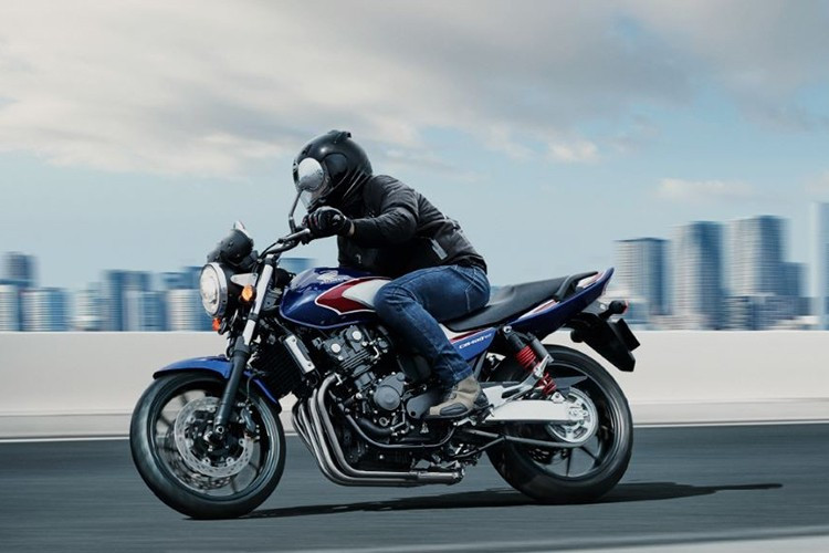 Nếu những đồn đoán trở thành hiện thực, đây sẽ là bộ đôi naked-bike 4 xi-lanh cổ điển hiện đại bậc nhất trong phân khúc tầm trung – sự lựa chọn lý tưởng cho cả những tay lái giàu kinh nghiệm lẫn người mới đang tìm kiếm một chiếc xe hội tụ giữa cảm xúc lái, sức mạnh động cơ và công nghệ thời thượng.