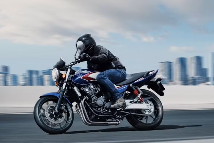 Nếu những đồn đoán trở thành hiện thực, đây sẽ là bộ đôi naked-bike 4 xi-lanh cổ điển hiện đại bậc nhất trong phân khúc tầm trung – sự lựa chọn lý tưởng cho cả những tay lái giàu kinh nghiệm lẫn người mới đang tìm kiếm một chiếc xe hội tụ giữa cảm xúc lái, sức mạnh động cơ và công nghệ thời thượng.