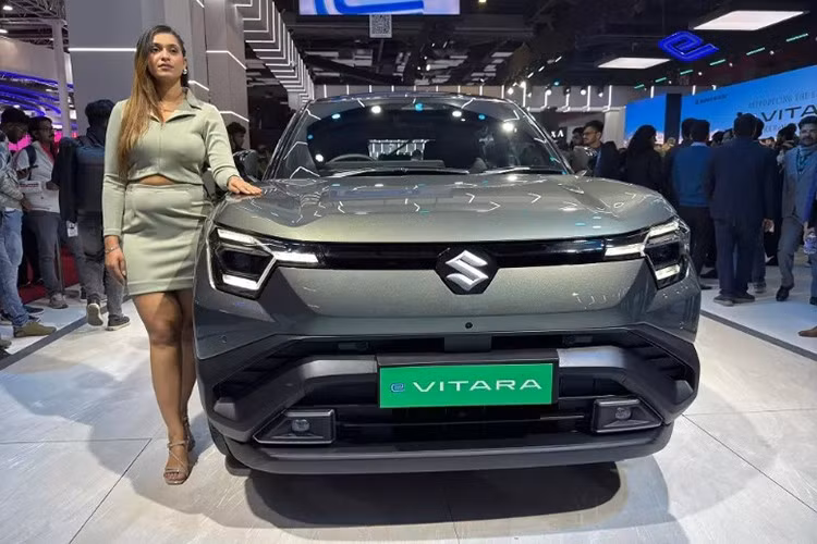 Theo kế hoạch, Suzuki e Vitara sẽ chính thức ra mắt thị trường Thái Lan vào cuối năm nay, trước khi được đưa về Malaysia. Xe được nhập khẩu nguyên chiếc từ Ấn Độ. Tại Triển lãm Ô tô Quốc tế Indonesia 2025, mẫu xe này cũng đã được giới thiệu, song hãng chưa công bố kế hoạch mở bán tại "quốc gia vạn đảo".