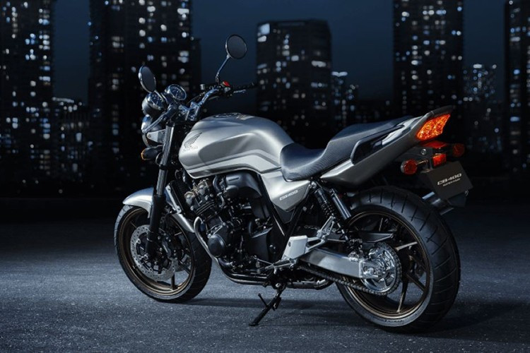 Honda được cho là sẽ chính thức trình làng bộ đôi CB400 SF và CB500 SF hoàn toàn mới tại các sự kiện lớn như EICMA 2025 và Triển lãm Ô tô Tokyo, dự kiến diễn ra vào cuối năm nay. Đồng thời, hãng cũng có thể sẽ mang đến bất ngờ cho thị trường châu Á với màn ra mắt đầy ấn tượng.