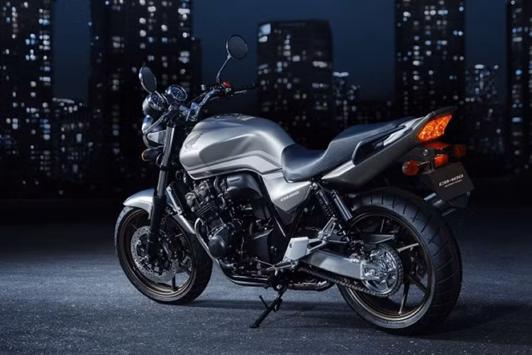 Honda được cho là sẽ chính thức trình làng bộ đôi CB400 SF và CB500 SF hoàn toàn mới tại các sự kiện lớn như EICMA 2025 và Triển lãm Ô tô Tokyo, dự kiến diễn ra vào cuối năm nay. Đồng thời, hãng cũng có thể sẽ mang đến bất ngờ cho thị trường châu Á với màn ra mắt đầy ấn tượng.