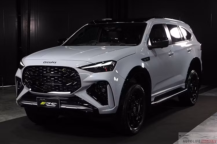 Tất cả các phiên bản MU-X 2026 đều được bảo hành chính hãng 3 năm hoặc 100.000 km bởi Trí Petch Isuzu Sales – nhà phân phối chính thức tại Thái Lan. Xe có 4 tùy chọn màu sơn: xám Eiger Grey, trắng ngọc trai Dolomite White, đen ánh kim Bavarian Black và bạc Bohemian Silver