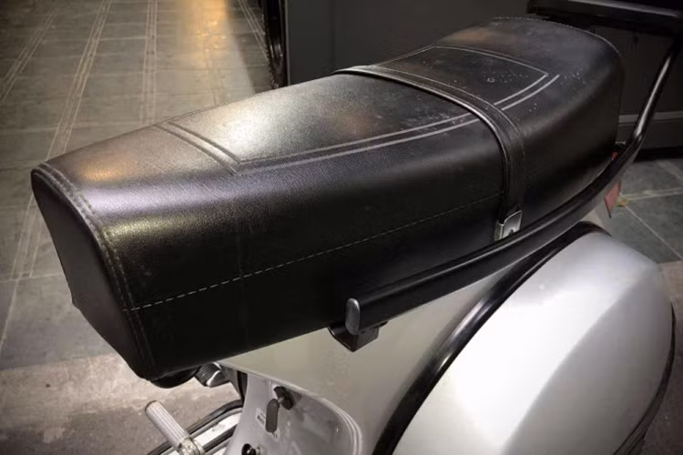 Theo anh Đức, điều khiến PX150E được giới sưu tầm săn tìm không chỉ ở độ hiếm mà còn ở giá trị văn hóa. Đây là giai đoạn Piaggio chuyển mình từ kỷ nguyên cơ khí sang điện tử, nhưng PX vẫn kiên định với triết lý “simple and strong”, đơn giản và bền bỉ. Chính sự bảo thủ ấy đã giúp dòng PX trở thành biểu tượng xuyên thời gian.