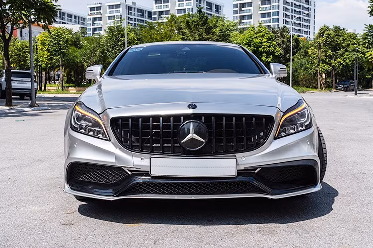 Được ra mắt thị trường trong nước vào cuối tháng 01/2015 cùng với Mercedes-AMG GT S, Mercedes-Maybach S600 và GLA 250 4Matic, chiếc CLS 500 4Matic 2015 bản nâng cấp (facelift) tạo sức hút riêng với những khách hàng cần một chiếc sedan sang trọng, đẳng cấp.
