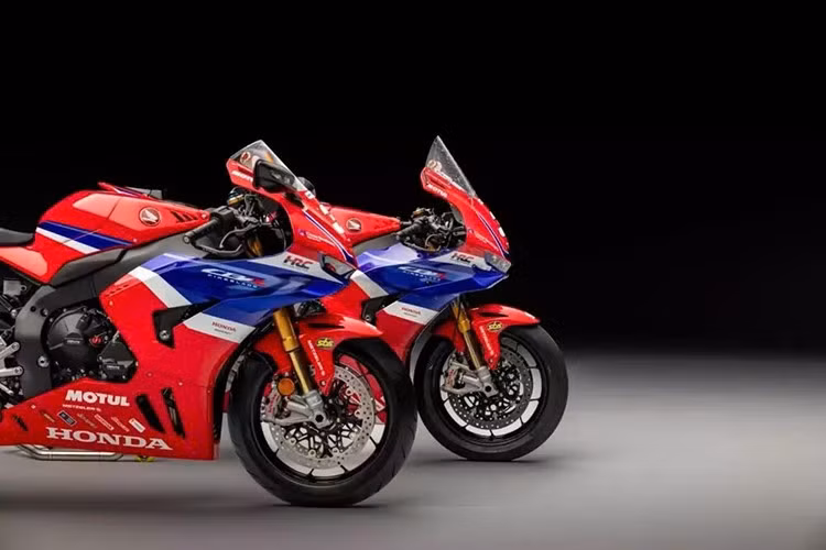 Ngoài ra, một số phụ kiện Honda cũng được bao gồm trong gói này, bao gồm kính chắn gió cao, ốp ghế sau và nắp đổ dầu HRC. Bộ bảo vệ két nước Evotech, ốp bảo vệ cần phanh, giá đỡ paddock và lốp Metzeler hoàn thiện các tính năng bổ sung.