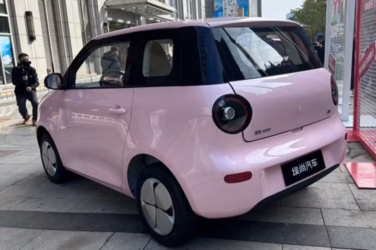 Nguồn công bố hiện chưa nêu các gói hỗ trợ lái nâng cao hay xếp hạng an toàn độc lập. Xe trang bị cụm đồng hồ LCD và màn hình cảm ứng trung tâm, kết hợp các điều khiển vật lý cho hệ thống điều hòa. Thông tin chi tiết về các tính năng hỗ trợ người lái nâng cao sẽ cần chờ nhà sản xuất cập nhật.