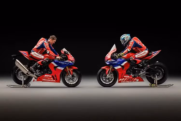 Những ai sở hữu chiếc Honda CBR1000RR-R Fireblade SP Dean Harrison Edition bản đặc biệt giới hạn này sẽ không chỉ nhận được chiếc xe với thiết kế và cấu hình đặc biệt mà còn được tặng kèm ba phụ kiện đi kèm.