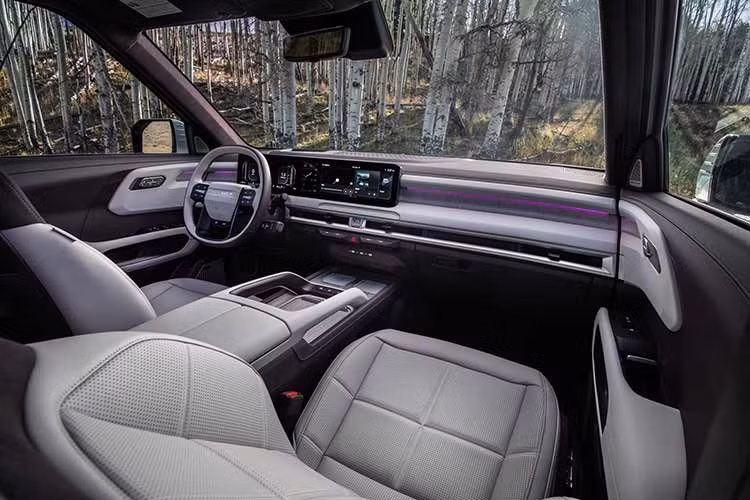 Về vận hành, động cơ xăng tăng áp 2.5L bốn xi-lanh trên các phiên bản tiêu chuẩn và X-Pro của Kia Telluride 2027 cho công suất 274 mã lực và mô-men xoắn 422 Nm trong điều kiện tối ưu. Khi kết hợp với hệ thống hybrid, tổng công suất đạt 329 mã lực và mô-men xoắn 460 Nm.