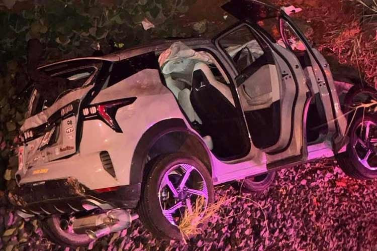 Vào ngày 22/2/2026 tức mùng 6 Tết năm nay, trên cao tốc Long Thành - Dầu Giây, đoạn thuộc tỉnh Bình Thuận cũ, nay là tỉnh Lâm Đồng, đã xảy ra một vụ tai nạn nghiêm trọng liên quan đến chiếc ôtô Lynk &amp; Co 06. Đến nay, những hình ảnh chụp cận cảnh chiếc ôtô này sau vụ tai nạn đã được đăng lên mạng và lập tức thu hút sự chú ý.