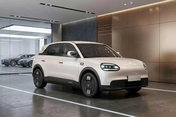 Hãng xe Chery đã bắt đầu nhận cọc cho mẫu ôtô điện cỡ nhỏ QQ3 2026 hoàn toàn mới của mình ở thị trường Trung Quốc. Mẫu xe giá rẻ này được trang bị hệ thống trợ lái nâng cao ADAS nhằm mở rộng thị phần trong phân khúc ôtô điện cỡ nhỏ đang cạnh tranh rất khốc liệt ở thị trường tỷ dân.