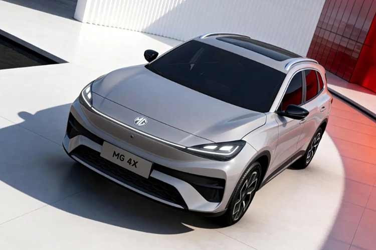 Thương hiệu ôtô MG, hiện thuộc sở hữu của tập đoàn Trung Quốc SAIC Motor và cũng đang phân phối xe chính hãng tại Việt Nam với mẫu xe MG4 chạy điện. Khi ra mắt thị trường, MG 4X 2027 sẽ cạnh tranh với "đối thủ đồng hương" là BYD Atto 2.