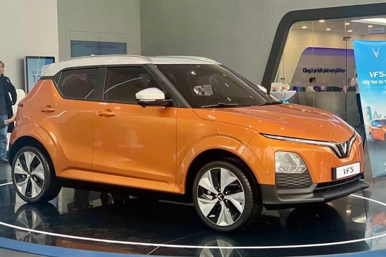 VinFast VF5 từ 529 triệu đồng ﻿VinFast VF5 có giá khoảng 529 triệu đồng và thuộc phân khúc SUV hạng A, cạnh tranh với các mẫu xe xăng như Kia Sonet, Toyota Raize hay Hyundai Venue. Xe sử dụng động cơ điện đặt phía trước, công suất 134 mã lực. Thời gian tăng tốc từ 0 đến 100 km/h khoảng 12 giây.