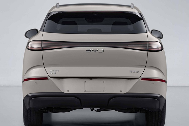 Doanh số của Sealion 06 cũng cho thấy sức hút mạnh mẽ trên thị trường. Trong tháng 11, dòng xe này – bao gồm cả phiên bản thuần điện và plug-in hybrid – đạt doanh số 35.081 xe, đánh dấu tháng thứ tư liên tiếp vượt mốc 30.000 xe.