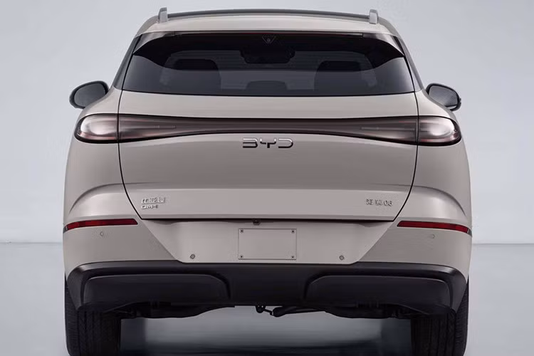 Doanh số của Sealion 06 cũng cho thấy sức hút mạnh mẽ trên thị trường. Trong tháng 11, dòng xe này – bao gồm cả phiên bản thuần điện và plug-in hybrid – đạt doanh số 35.081 xe, đánh dấu tháng thứ tư liên tiếp vượt mốc 30.000 xe.