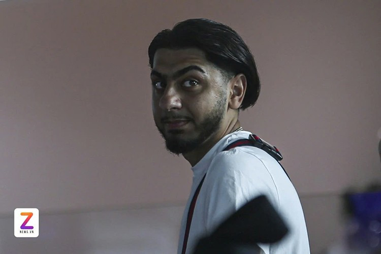 Lần đầu đến Phú Quốc theo lời mời dự đám cưới người thân, Mohamed (sinh sống tại Pháp) lưu trú 5 ngày tại một khu nghỉ dưỡng ven biển. "Tôi ấn tượng với biển đẹp và hoàng hôn rực rỡ ở đây. Khi nhập cảnh, tôi mất khoảng 45 phút để lấy hành lý và ra khỏi sân bay, nhưng đang mùa cao điểm nên điều này cũng dễ hiểu. Ở nhiều sân bay lớn tại Thổ Nhĩ Kỳ hay Nhật Bản cũng vậy", Mohamed chia sẻ và cho biết sẽ sớm quay lại đảo ngọc.