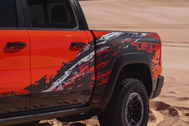 Theo RAM, quả cầu khổng lồ nặng 6.000 pound này sẽ tăng tốc từ 0 đến 60 mph (97 km/h) chỉ trong 3,5 giây. Để dễ hình dung, tốc độ này ngang ngửa với một số mẫu xe Mopar sử dụng động cơ Hellcat mạnh mẽ nhất trong thập kỷ qua (ví dụ như Challenger R/T Super Stock, Charger Hellcat Redeye, Durango SRT Hellcat, hoặc Jeep Grand Cherokee Trackhawk).