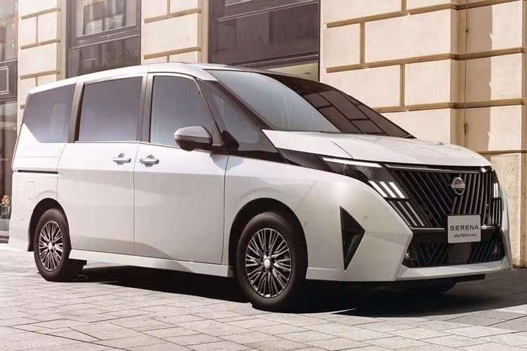 Nissan Serena bản nâng cấp sẽ mở bán tại Nhật Bản vào tháng 2/2026 với mức giá khởi điểm từ 2.785.200 Yên (tương đương khoảng 466 triệu đồng). Tại Việt Nam, phiên bản tiền nhiệm của C28 vừa được hé lộ vào đầu tháng này và dự kiến sẽ sớm ra mắt khách hàng trong quý I năm nay.