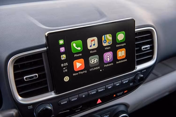 Về mặt hình ảnh, một chiếc crossover nhỏ gọn và chắc nịch như vậy dễ trông yếu đuối hoặc thô kệch nếu không được thiết kế đúng cách. Nhưng có thể nói rằng các đường nét thiết kế được áp dụng cho thế hệ xe này đã trường tồn theo thời gian một cách duyên dáng.